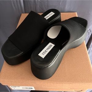 Steve Madden slip on shoes